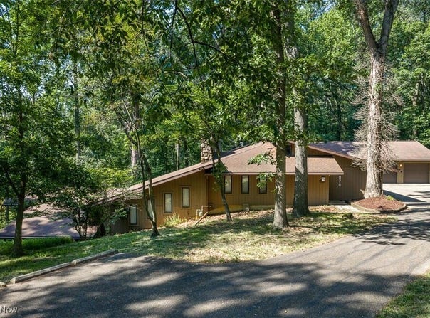 4076 Winkler Dr Extension NW, Dover, OH 44622