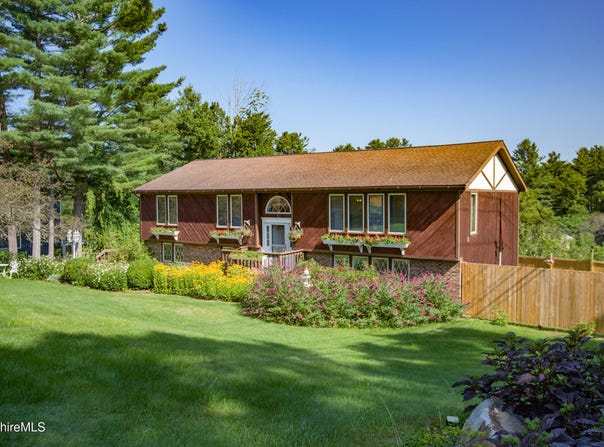 2 Caratina Ave, Pittsfield, MA 01201