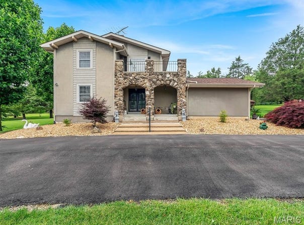 13 Heritage Drive, Villa Ridge, MO 63089