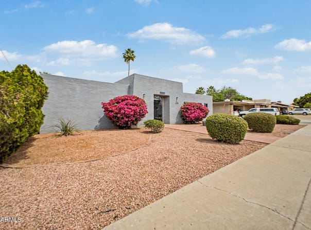 5720 W FRIER Drive W, Glendale, AZ 85301