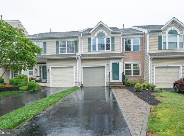 32 CAMELLIA COURT, NEWTOWN, PA 18940