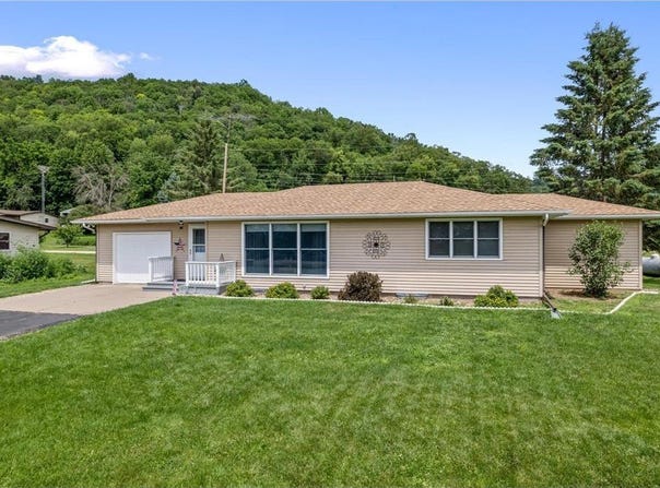S1576 Lake Street, Alma, WI 54610