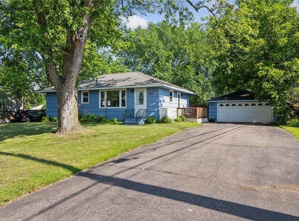 6980 11th Street N, Oakdale, MN 55128