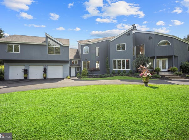 215 E DARK HOLLOW ROAD, PIPERSVILLE, PA 18947