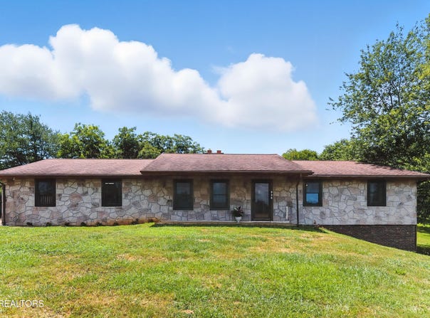 926 Weaver Hill Drive, Maryville, TN 37803