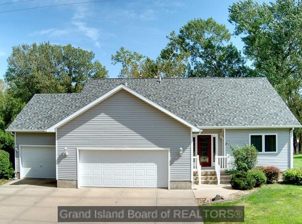 429 Renee Road, Doniphan, NE 68832