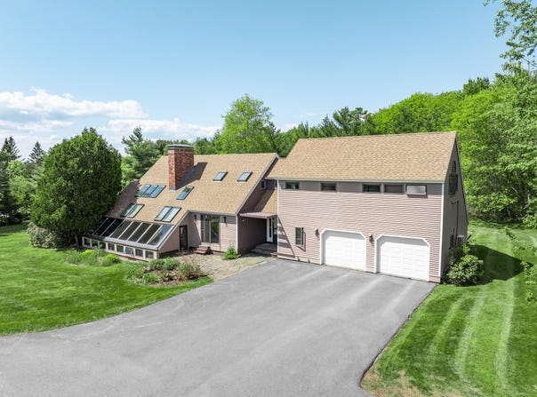 28 Meadow Lane, Brewer, ME 04412
