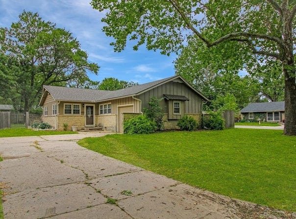 1300 N Westview Dr, Derby, KS 67037
