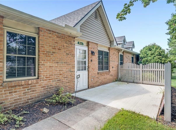 35244 Greenwich Avenue unit: 35244, North Ridgeville, OH 44039