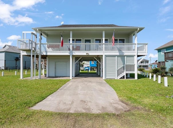 981 S Gateway, Crystal Beach, TX 77650