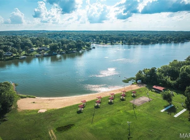2449 Sanchez Drive, Cuba, MO 65453