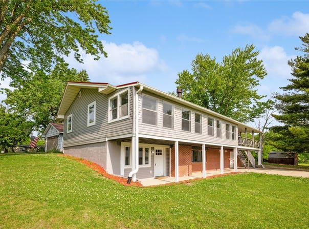 8423 Meadow Wood Drive, Dexter, IA 50070