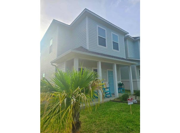 132 Lavaca, Rockport, TX 78382