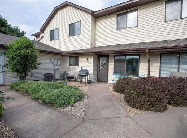 1615 Helmo Avenue N, Oakdale, MN 55128