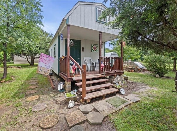 24-28 Hackberry Road, Mapleton, KS 66754