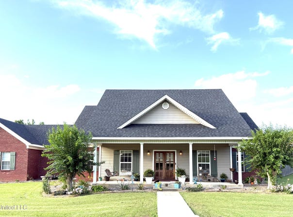 11 Rolling Green Circle, Winona, MS 38967