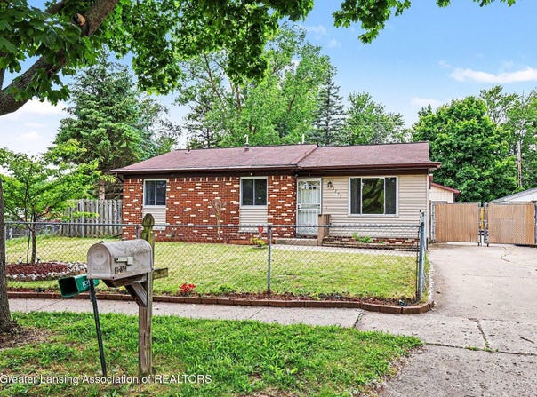 3735 Fox Pointe S, Lansing, MI 48911