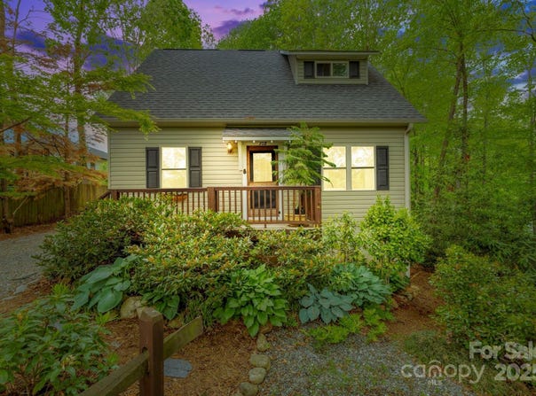 102 Altamahaw Avenue, Black Mountain, NC 28711