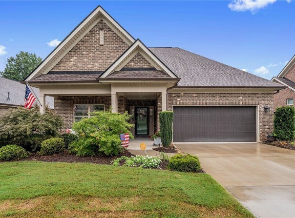 27 Layken Lane, Simpsonville, SC 29681