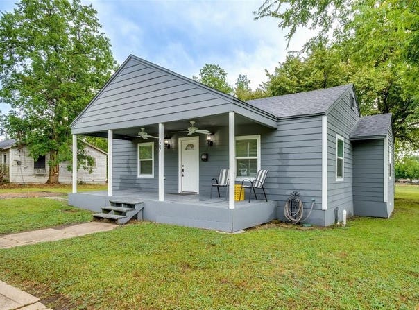 307 Commerce Street W, Honey Grove, TX 75446