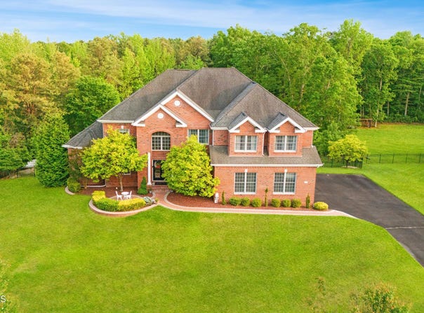 15 Lakeside Drive, Jackson, NJ 08527
