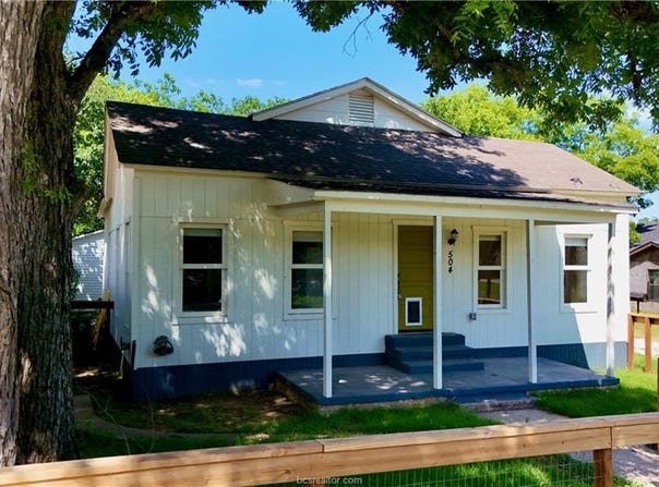 504 South Pine Street, Calvert, TX 77837