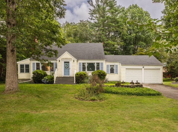 242 Pinewood Trail, Trumbull, CT 06611