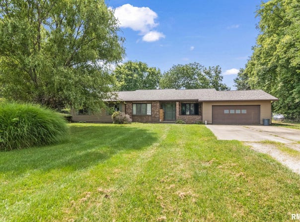 6454 Camino De Burlon Road, Rochester, IL 62563