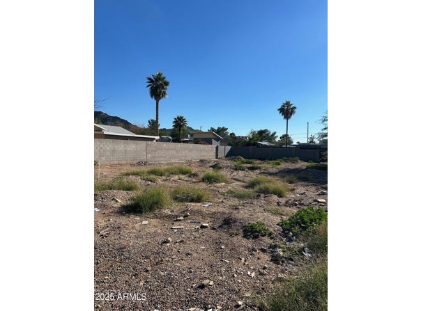 1213 E VOGEL Avenue, Phoenix, AZ 85020