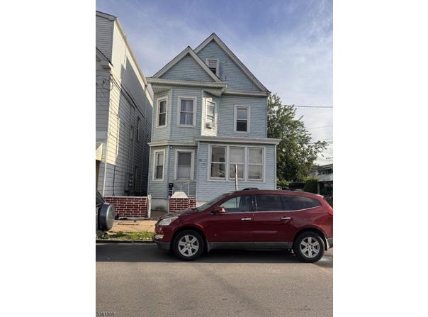18 2Nd Ave, Paterson City, NJ 07524-1316
