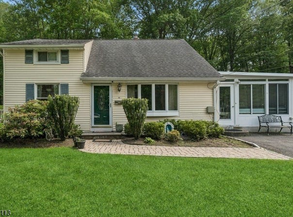32 Charnwood Rd, New Providence Boro, NJ 07974-1767
