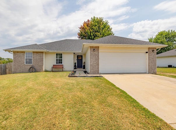 720 Poplar Court, Marshfield, MO 65706