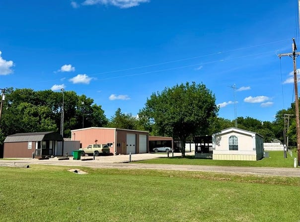 218 CR 26716, Petty, TX 75470