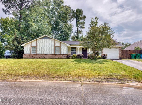 12513 W Canterbury Drive, Ocean Springs, MS 39564