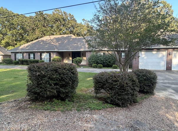 284 County Road 370, Greenwood, MS 38930