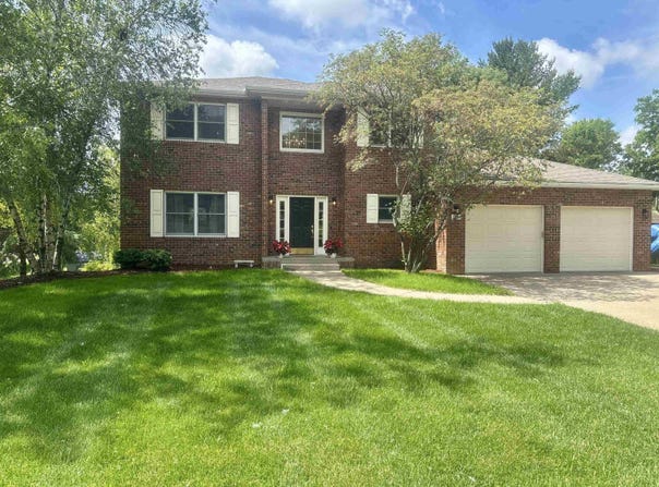 1106 Skyline Dr Drive, Decorah, IA 52101