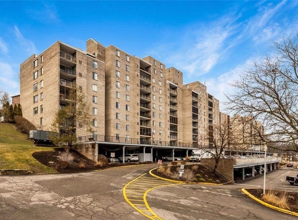 2160 Greentree Rd., Pittsburgh, PA 15220
