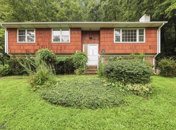 24 Hickory Rd, Ringwood Boro, NJ 07456-1606