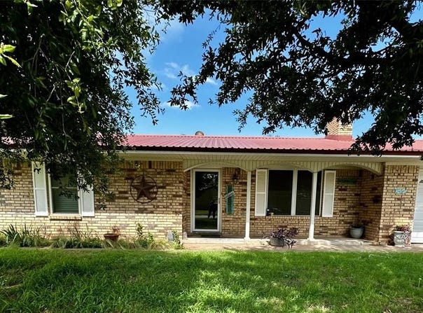 1209 Park Street, Seymour, TX 76380