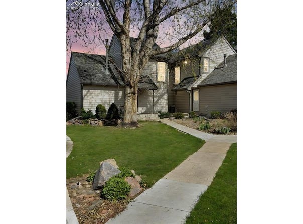 422 Cobblestone Drive, Colorado Springs, CO 80906