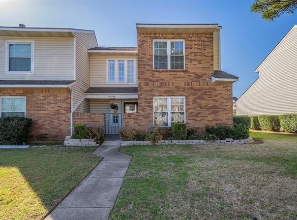 708 Creekwood Drive, Lewisville, TX 75067