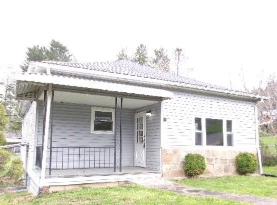 417 Montana Street, MT. HOPE, WV 25880