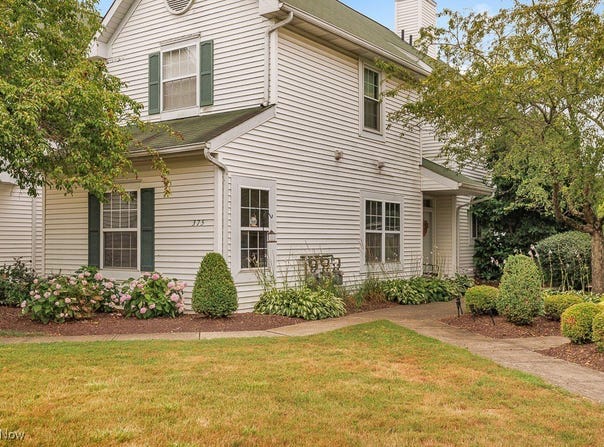 375 Vista Circle unit: 23C, North Olmsted, OH 44070