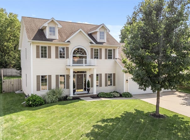 12392 Sunset Terrace, Clive, IA 50325