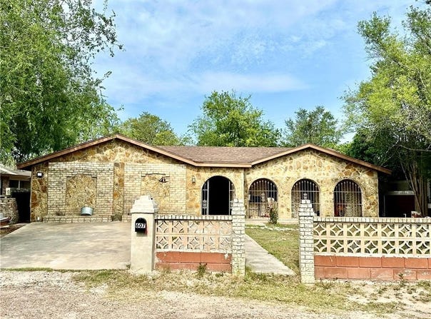 607 N Mariposa Street, Rio Grande City, TX 78582