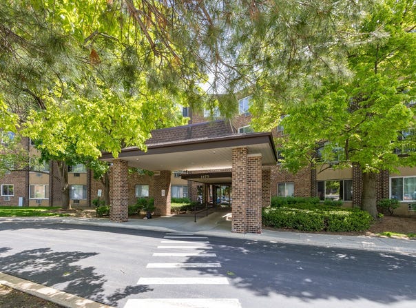 1475 Rebecca Drive, Hoffman Estates, IL 60169