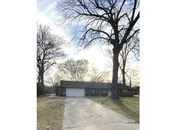 3006 Riverside dr., Pine Bluff, AR 71602