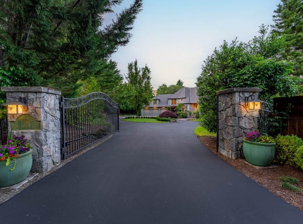 1126 NW Morgan Lane, Grants Pass, OR 97526