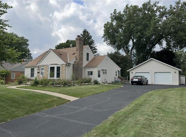 1265 Shryer Avenue W, Roseville, MN 55113