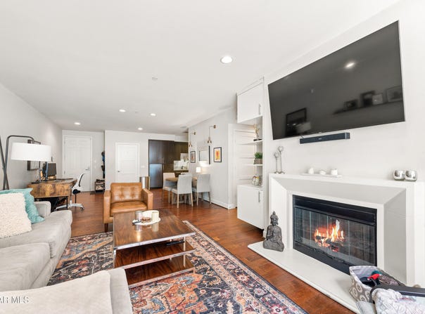 10878 Bloomfield Street, Toluca Lake, CA 91602